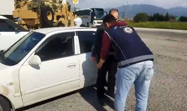 Osmaniye'de durdurulan otomobilde 3 kaçak göçmen yakalandı