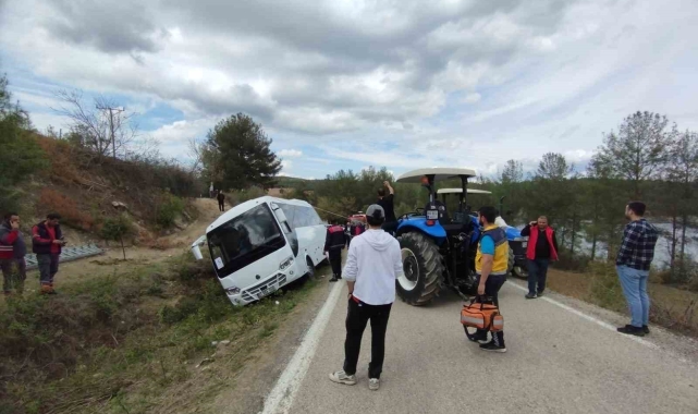 Osmaniye'de öğrencileri taşıyan otobüs devrildi