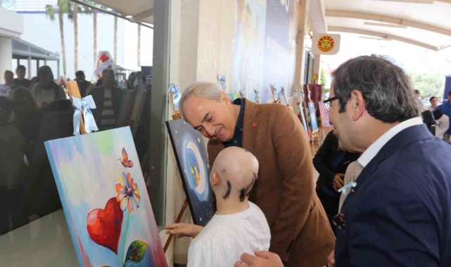 Otizmli bireylerden Kepez'de farkındalık sergisi