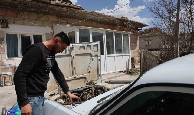 Otomobili muayeneden geçen vatandaş, sevincini zurna ile kutladı