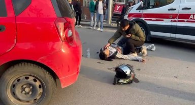 Otomobille çarpışan motosiklet sürücüsü yaralandı