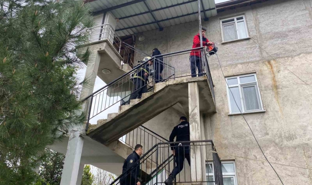 Oturma odasında korkutan yangın