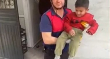 Oyun oynarken mahsur kalan çocuğu itfaiye ekipleri kurtardı