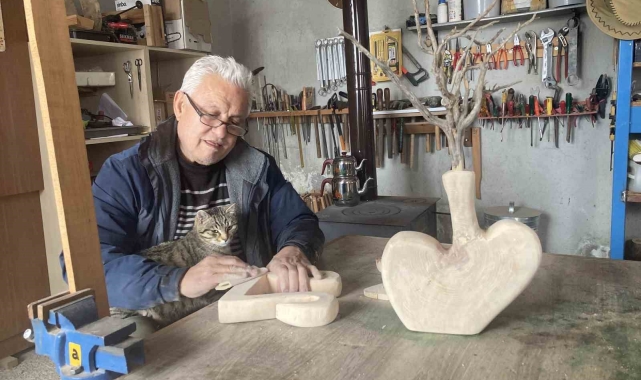 Pandemide başlayan hobi ile köy evini sanat galerisine dönüştürdü