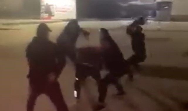 Parkta tek teker şov yapan şahıs vatandaşlar tarafından tekme tokat dövüldü