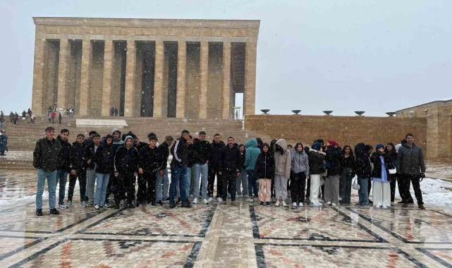 Pertekli öğrenciler Anıtkabir'i gezdi