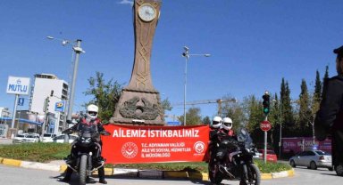 Polislerden Aile Yılı pankartı