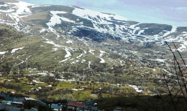 Posof'ta yeşil ve beyazın tonları görsel şölen oluşturuyor