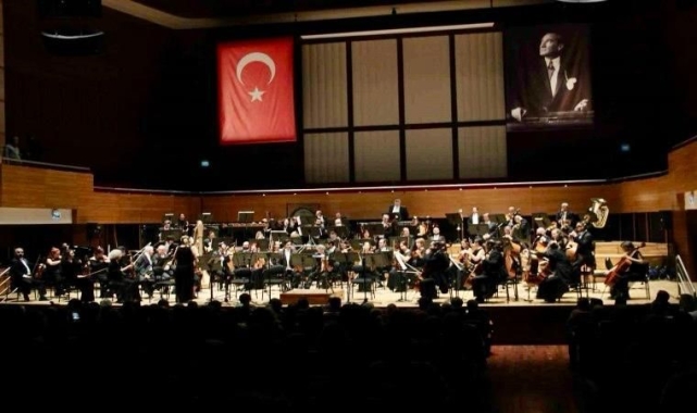 Prof. Dr. Ayhan Kızıl'ı 10. yıl anmak konseri