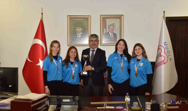 Rektör Kaçar, Türkiye şampiyonu okçuları makamında ağırladı