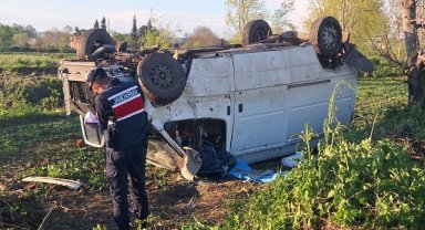 Samsun'da bahçeye devrilen minibüsteki 1 kişi öldü, 2 kişi yaralandı