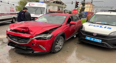 Samsun'da polis aracının da karıştığı zincirleme kazada 6 kişi yaralandı