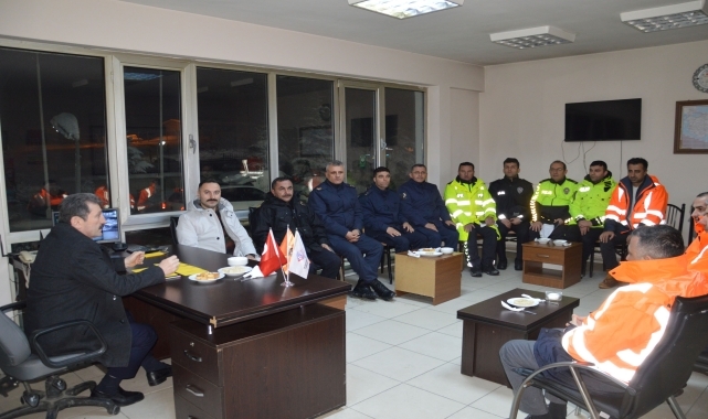 Samsun Valisi Tavlı, kar ve kazalar nedeniyle sık sık kapanan Samsun-Ankara kara yolunda inceleme yaptı