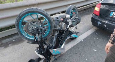 Samsun'da motosiklet otomobile çarptı: 1 yaralı