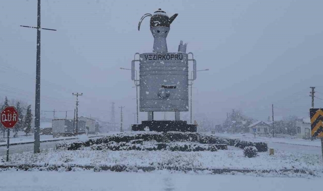 Samsun'un yüksek kesimlerine kar yağışı