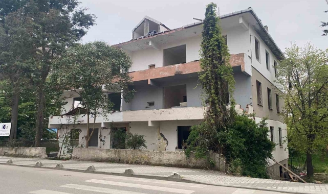 Sancaktepe'de park halindeki araçta bir kişi ölü bulundu
