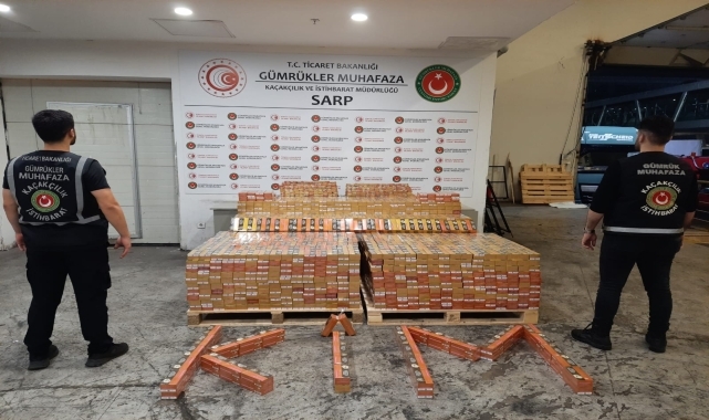 Sarp Sınır Kapısı'nda 27 bin paket gümrük kaçağı elektronik sigara kartuşu ele geçirildi