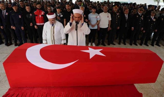 Şehit polis Esat Koyuncu'nun naaşı Adana'da toprağa verildi