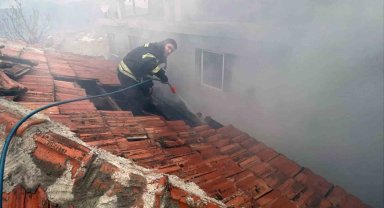 Seydikemer'de ev yangını