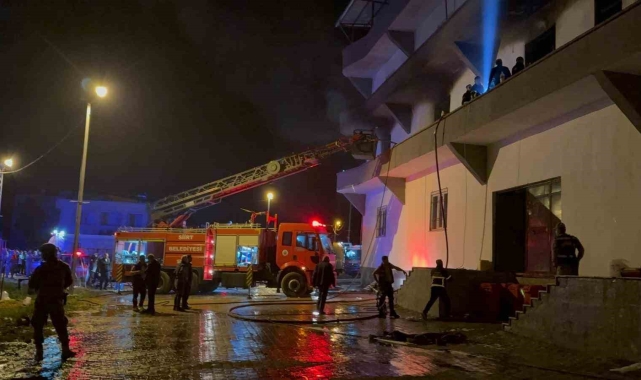 Siirt'te terlik fabrikasında çıkan yangında 11 kişi dumandan etkilendi