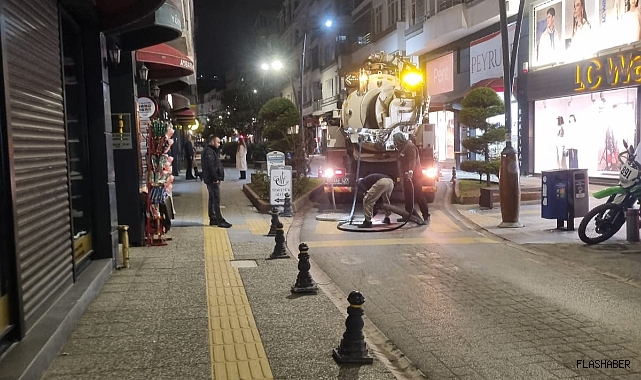 Sinop'ta tıkanan kanalizasyon temizlendi