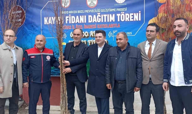 Sivas'ta çiftçilere 50 bin kayısı fidanı dağıtıldı