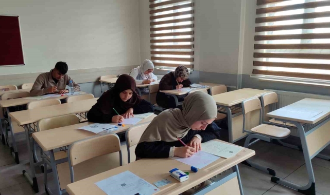 Sivas'ta umre ödüllü sınava yoğun ilgi