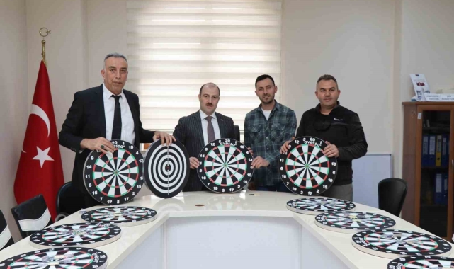 Siyah İnci Motosikletlilerden dart turnuvasına destek