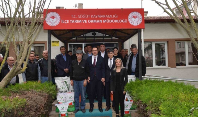 Söğüt'te çiftçilere yüzde 50 hibeli ayçiçeği tohumu dağıtıldı