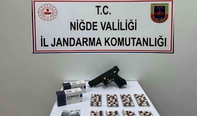 Şüphelenilen araçtan sahte avukat kimliği ile uyuşturucu çıktı