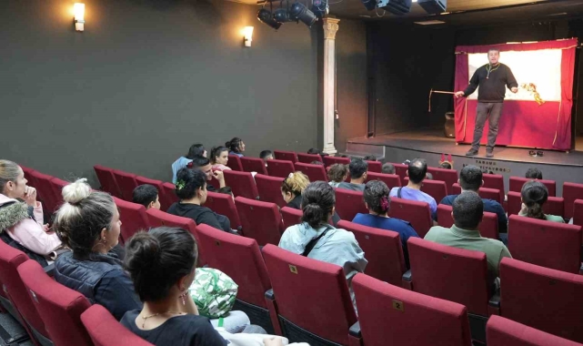 Tarsus&#039;ta çocuklar gölge oyunu ile buluştu