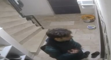 Tartıştığı sevgilisini bıçaklayıp annesini öldüren şüphelinin olay gününe ait görüntüleri ortaya çıktı