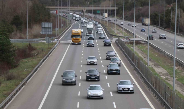 Tatil bitmeden erken dönüş başladı: Ramazan Bayramı'nın son gününde akıcı yoğunluk