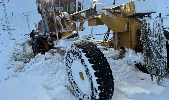 Tatvan'da 3 köy yolu ulaşıma kapandı