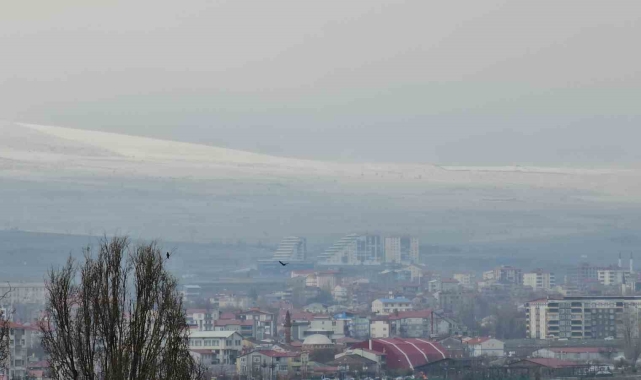 Tatvan'da kar yağışı etkili olmaya başladı