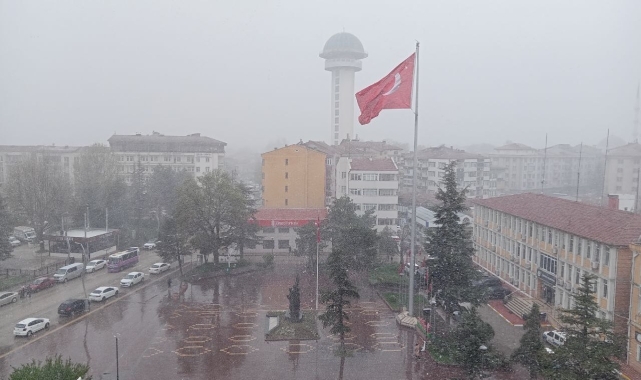 Tokat'ta kar yağışı etkili oluyor