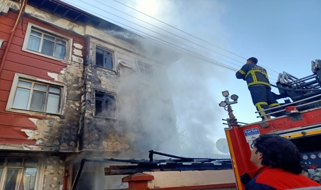 Tokat'ta otomobilde başlayan yangın yanındaki binaya da zarar verdi