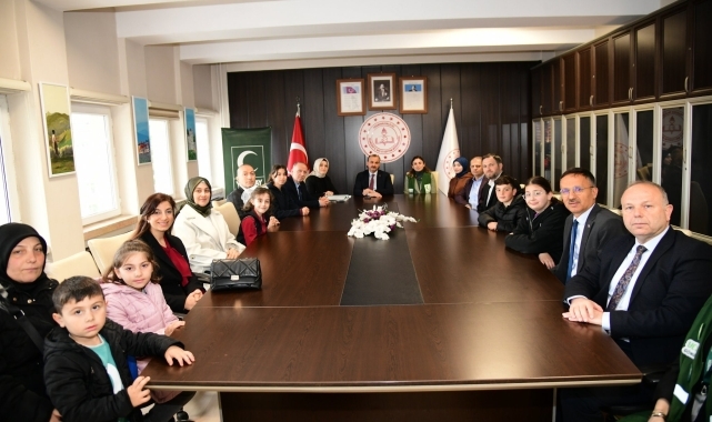 Trabzon'da bağımlılıkla mücadele konulu yarışmada dereceye girenlere ödül verildi
