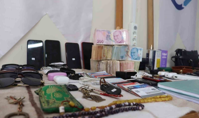 Tramvayda unutulanlar 'yok artık' dedirtti