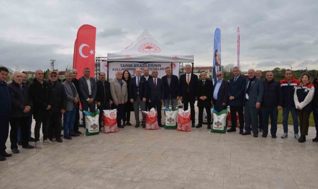 Üreticilere fasulye ve ayçiçeği tohumu dağıtıldı