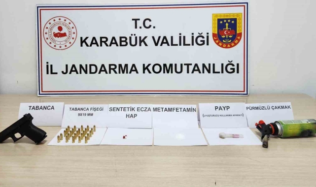 Uyuşturucuyla yakalanan 8 kişiden 3&#039;ü tutuklandı