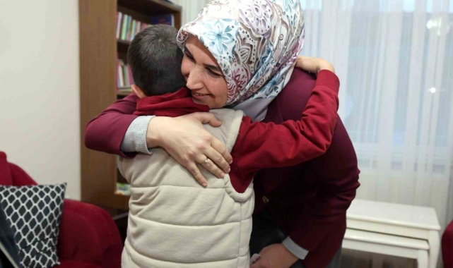 Vali Yiğitbaşı'nda Sevgi Evleri'ndeki çocuklara bayram sürprizi