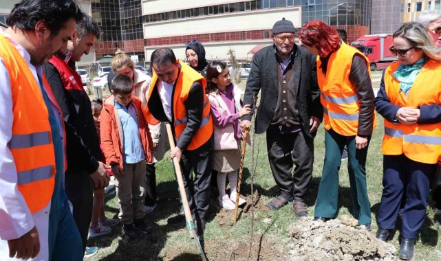 Van'da Alzheimer hastaları, nöroloji ve psikiyatri hastaları için meyve bahçesi oluşturdu
