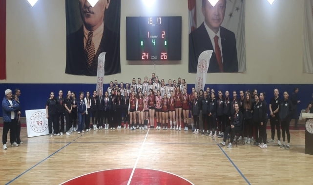 Vezirköprü voleybol bölge müsabakalarına ev sahipliği yaptı