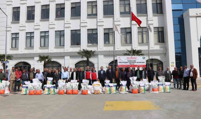 Yalova'da çiftçiye 1 ton 890 kilo ayçiçeği tohumu dağıtıldı