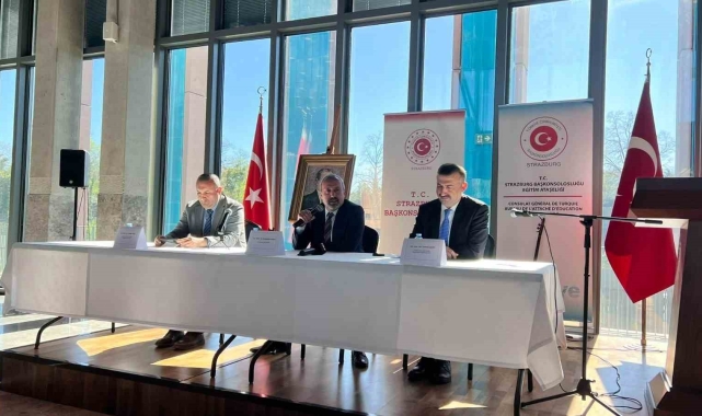 Yalovalı öğrenciler Strazburg'ta Türk dili paneline katıldı