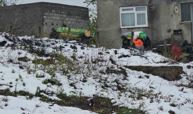 Yangında ölen minik kardeşler toprağa verildi