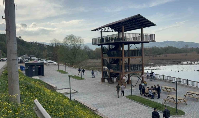 Yenilenen Efteni Gölü ziyaretçilerin ilgi odağı oldu