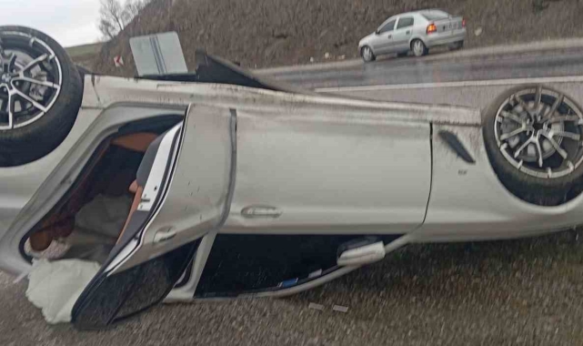 Yozgat'ta lüks otomobil takla attı: 3 yaralı