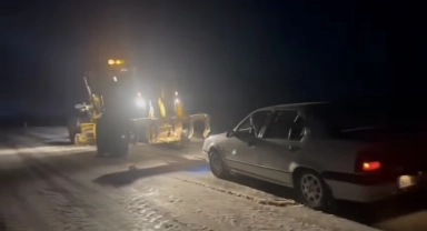 Yozgat'ta Nisan ayında yağan kar sonrası temizleme çalışmaları yapıldı